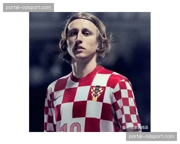 特写:莫德里奇替补登场后,一次精准的转移球找到对手右肋空当