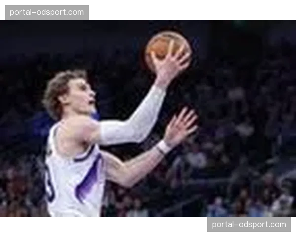 消息：本场比赛裁判已吹罚三次防守犯规，均源于高位压迫时的过度上手